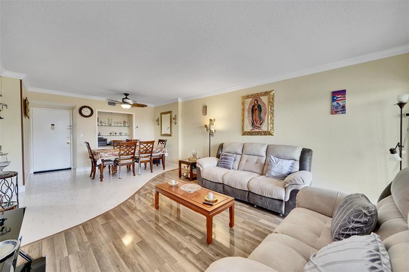 Image 13 of 30 For 4400 Hillcrest Dr  414b