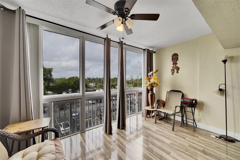 Image 16 of 30 For 4400 Hillcrest Dr  414b