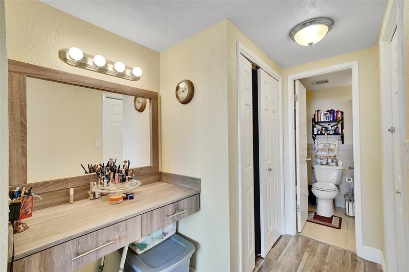 Image 21 of 30 For 4400 Hillcrest Dr  414b