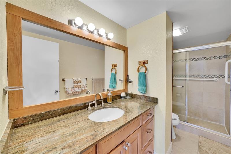 Image 25 of 30 For 4400 Hillcrest Dr  414b