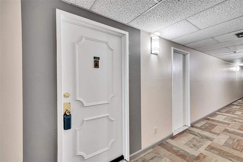 Image 4 of 30 For 4400 Hillcrest Dr  414b