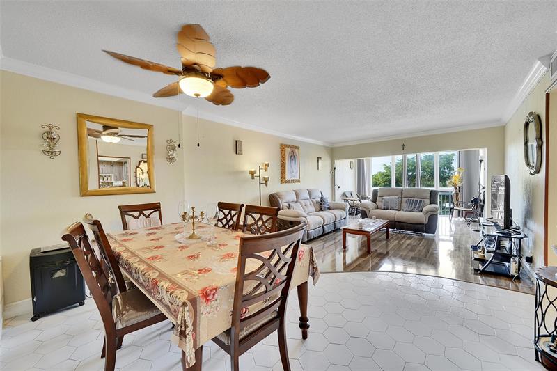 Image 5 of 30 For 4400 Hillcrest Dr  414b