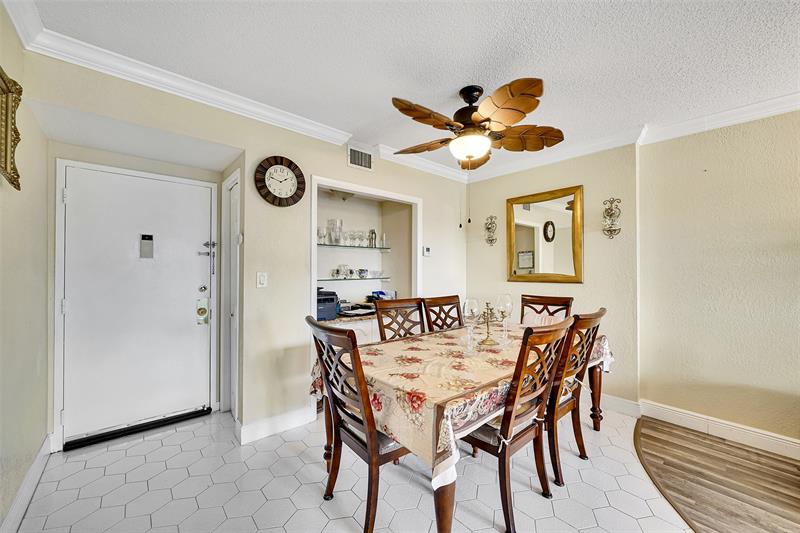 Image 6 of 30 For 4400 Hillcrest Dr  414b