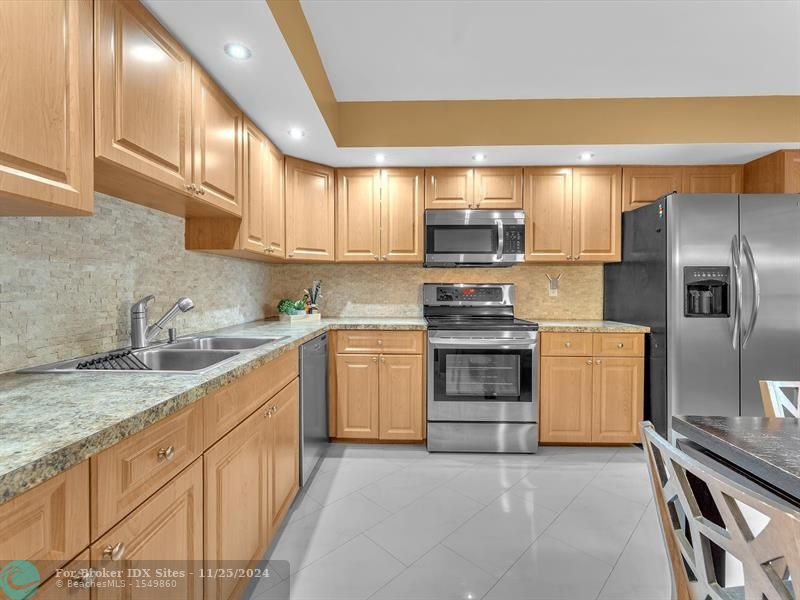 Image 16 of 37 For 8407 78th Ct