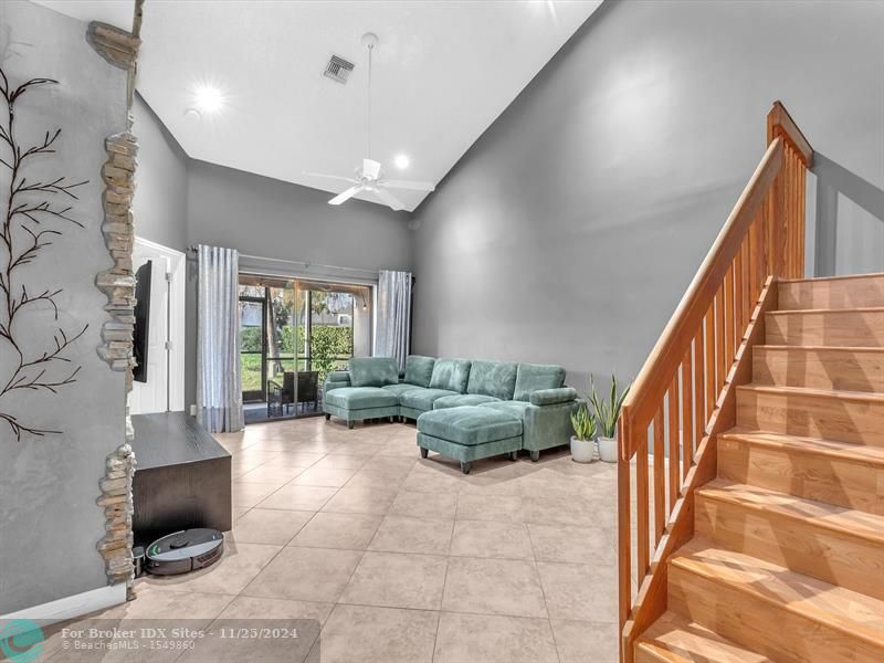 Image 6 of 37 For 8407 78th Ct