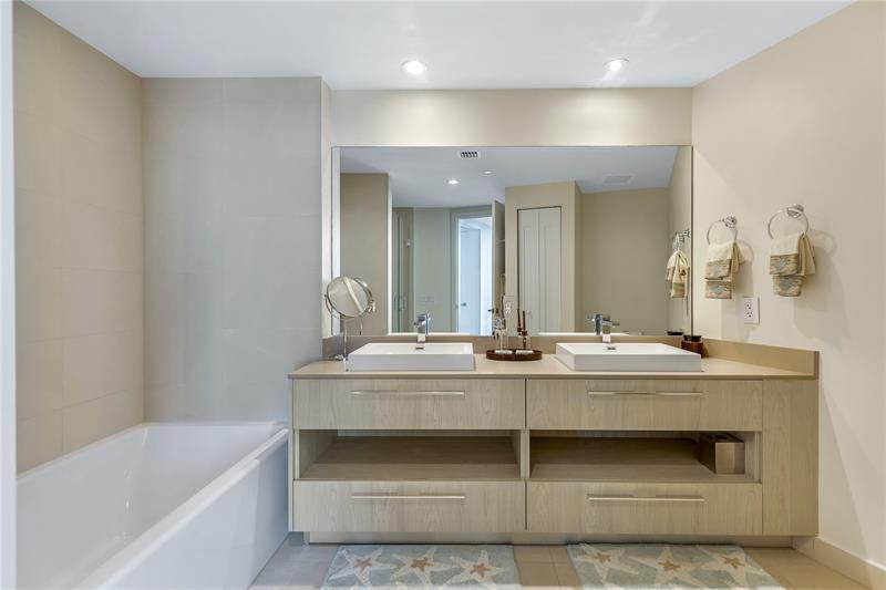 Image 11 of 41 For 4111 Ocean Dr  Lph3-5