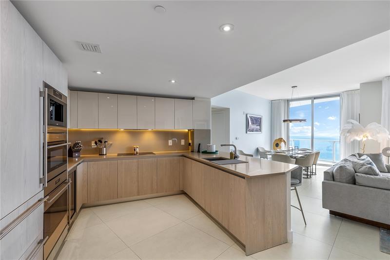 Image 2 of 41 For 4111 Ocean Dr  Lph3-5