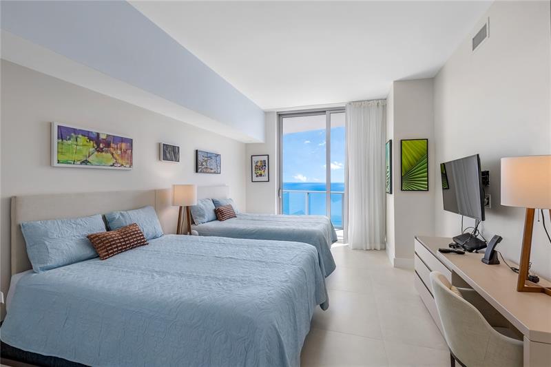 Image 24 of 41 For 4111 Ocean Dr  Lph3-5