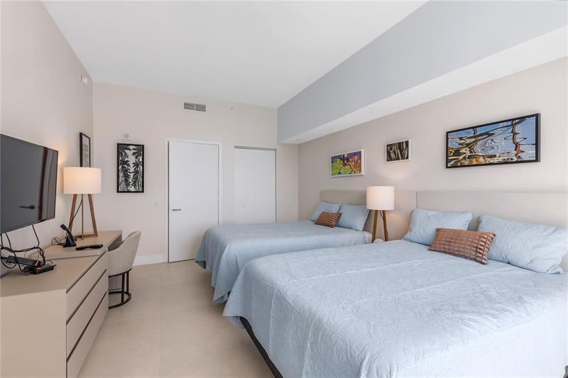 Image 26 of 41 For 4111 Ocean Dr  Lph3-5
