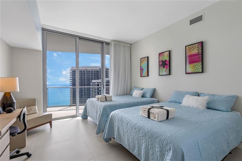 Image 28 of 41 For 4111 Ocean Dr  Lph3-5