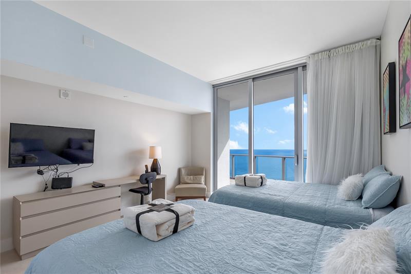 Image 29 of 41 For 4111 Ocean Dr  Lph3-5