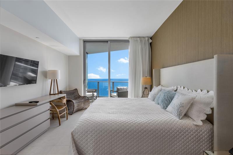 Image 3 of 41 For 4111 Ocean Dr  Lph3-5