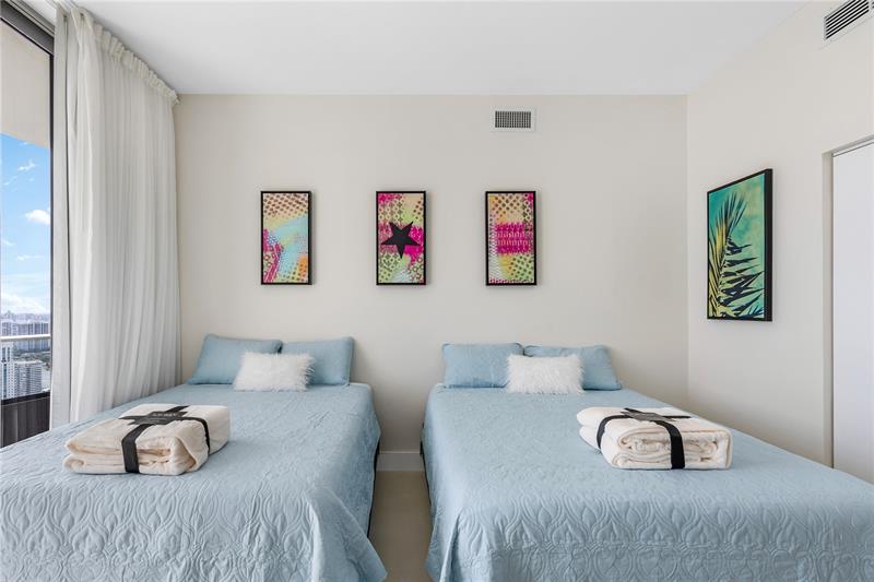 Image 31 of 41 For 4111 Ocean Dr  Lph3-5