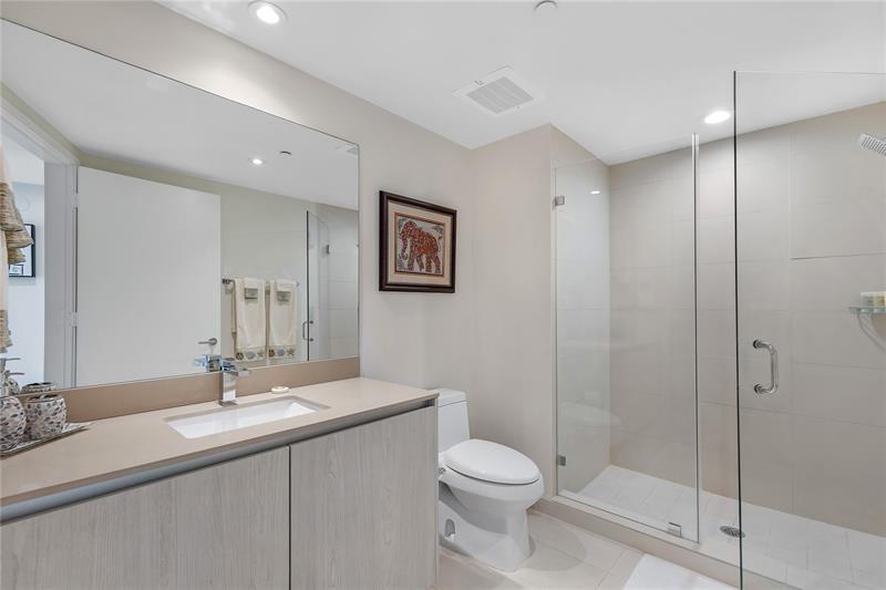 Image 32 of 41 For 4111 Ocean Dr  Lph3-5
