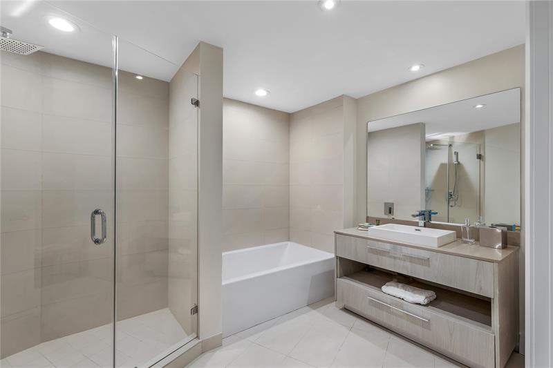 Image 33 of 41 For 4111 Ocean Dr  Lph3-5