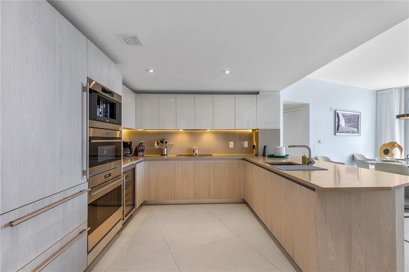Image 4 of 41 For 4111 Ocean Dr  Lph3-5