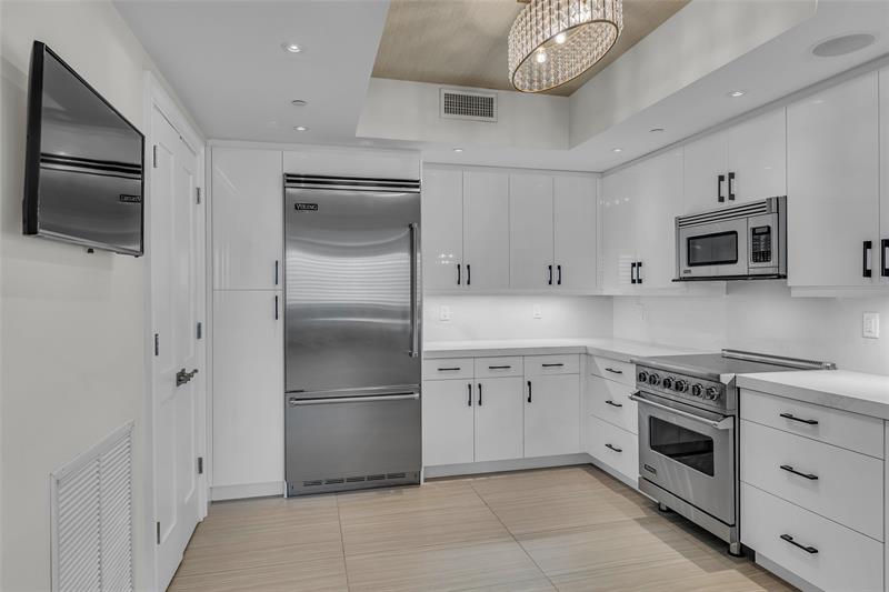 Image 15 of 86 For 1532 12th St  304