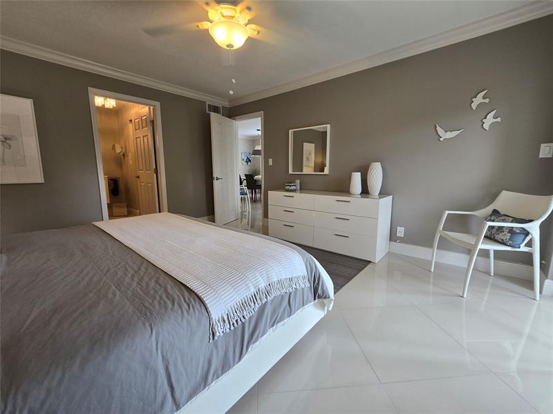 Image 15 of 66 For 6200 44th St  301