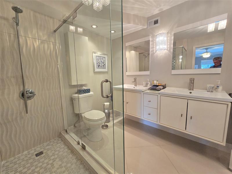 Image 18 of 66 For 6200 44th St  301