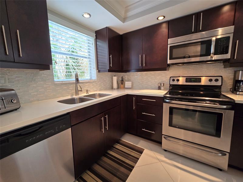 Image 4 of 66 For 6200 44th St  301