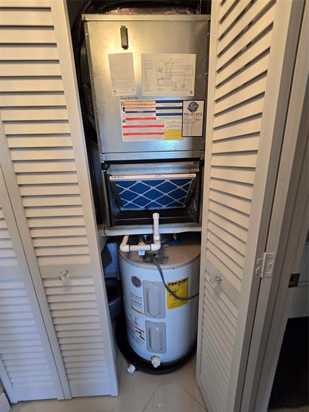 Image 49 of 66 For 6200 44th St  301