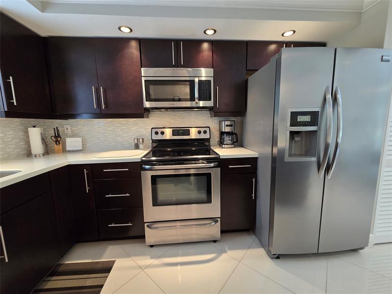 Image 5 of 66 For 6200 44th St  301