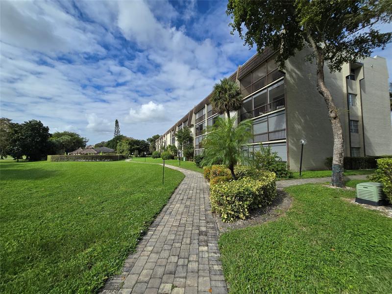 Image 52 of 66 For 6200 44th St  301