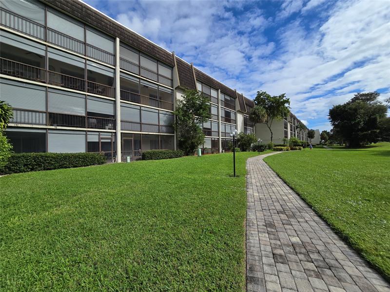 Image 54 of 66 For 6200 44th St  301