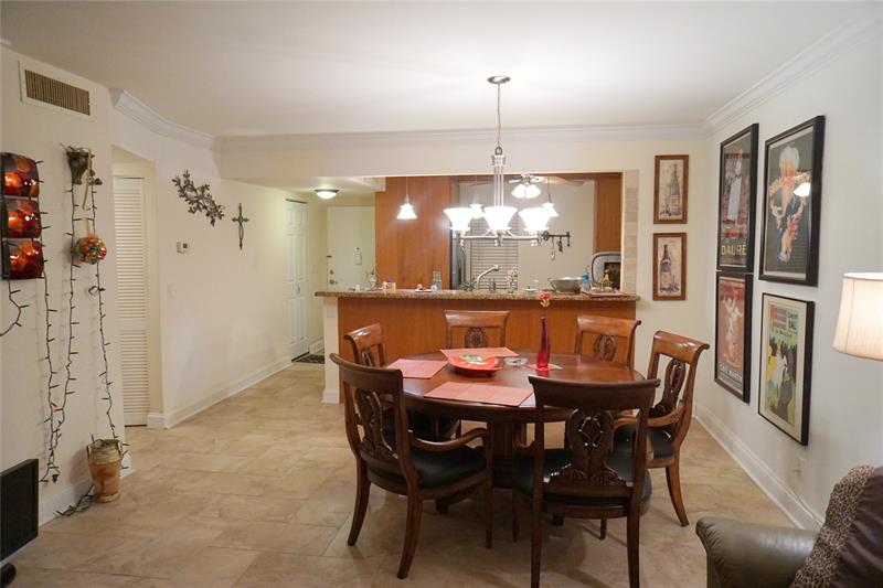 Image 19 of 66 For 2851 Somerset Dr  103