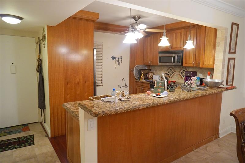 Image 20 of 66 For 2851 Somerset Dr  103