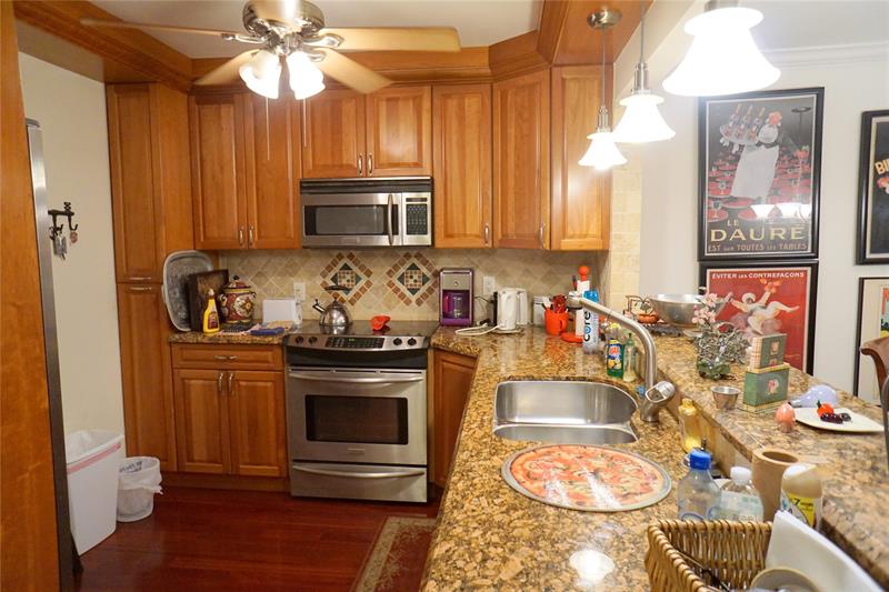 Image 21 of 66 For 2851 Somerset Dr  103