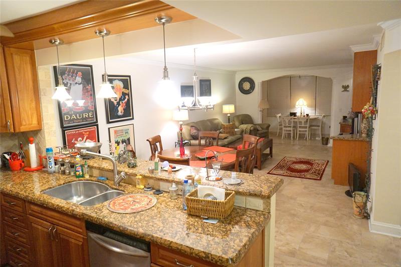 Image 22 of 66 For 2851 Somerset Dr  103