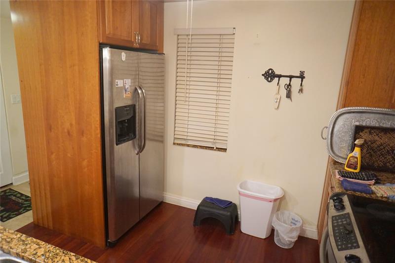 Image 26 of 66 For 2851 Somerset Dr  103