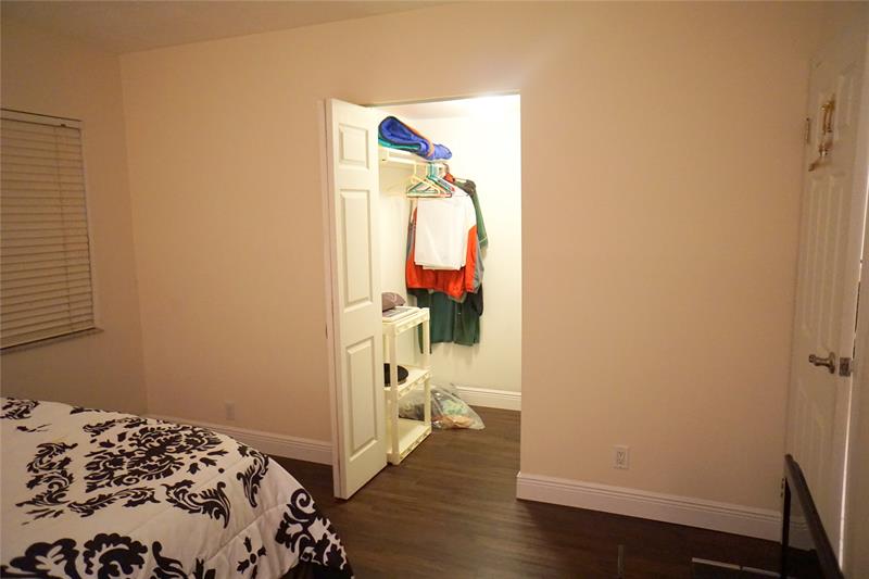 Image 32 of 66 For 2851 Somerset Dr  103