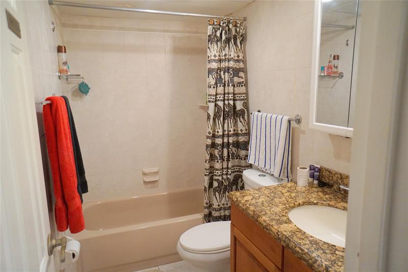 Image 33 of 66 For 2851 Somerset Dr  103