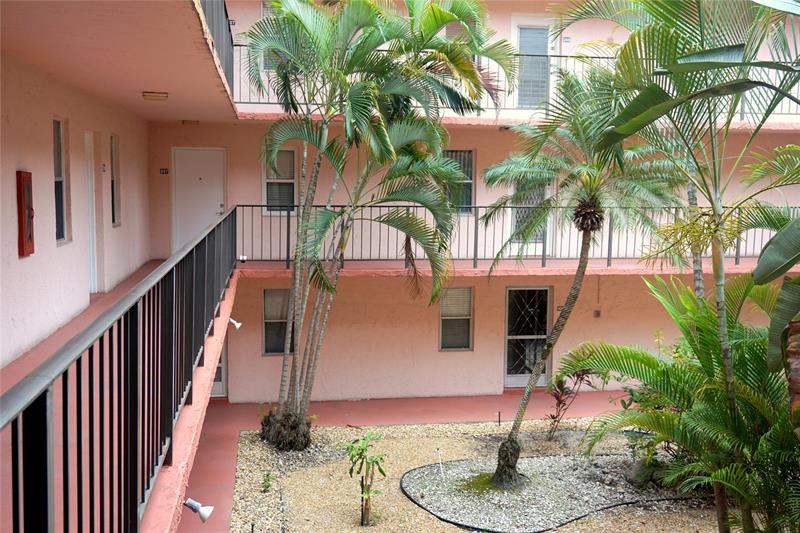 Image 50 of 66 For 2851 Somerset Dr  103