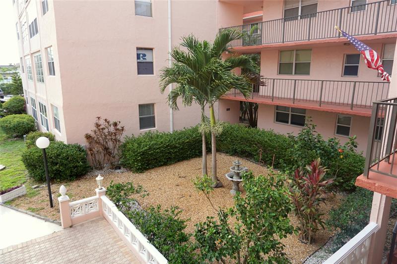 Image 52 of 66 For 2851 Somerset Dr  103