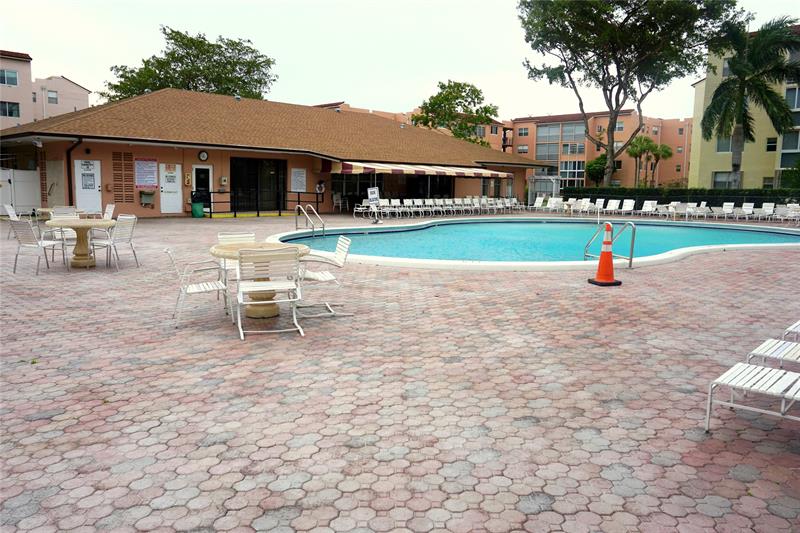 Image 60 of 66 For 2851 Somerset Dr  103