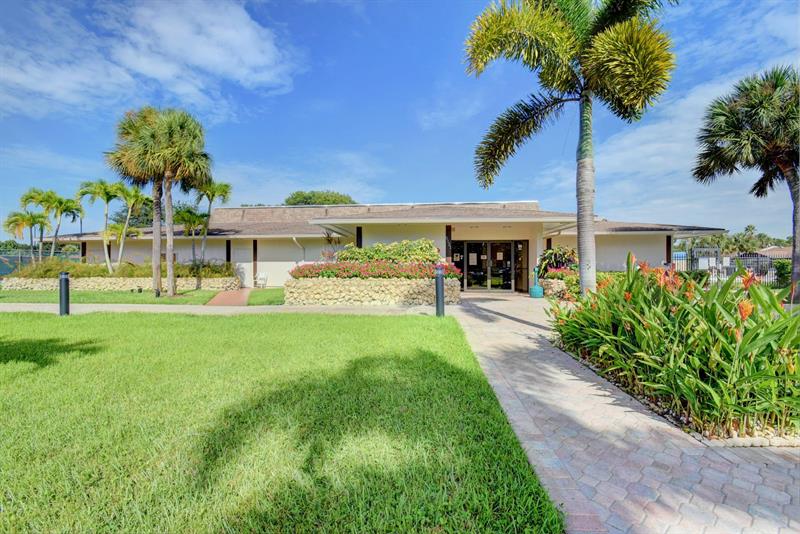 Image 48 of 71 For 15775 Philodendron Cir  15775