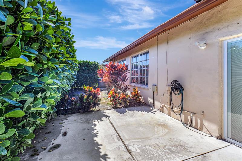 Image 5 of 71 For 15775 Philodendron Cir  15775