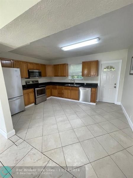 Image 10 of 24 For 104 Miami Gardens Rd