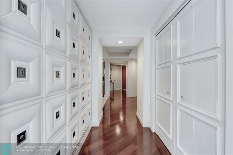 Image 19 of 62 For 2821 Ocean Blvd  803s