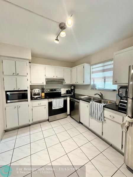 Details for 182 Lakeview Dr  204, Weston, FL 33326