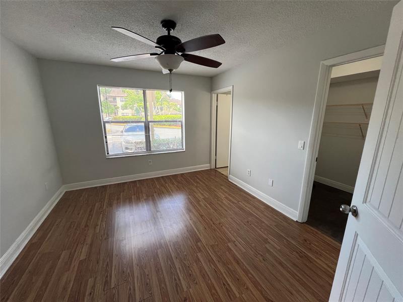 Image 33 of 40 For 4341 Mcnab Rd  10