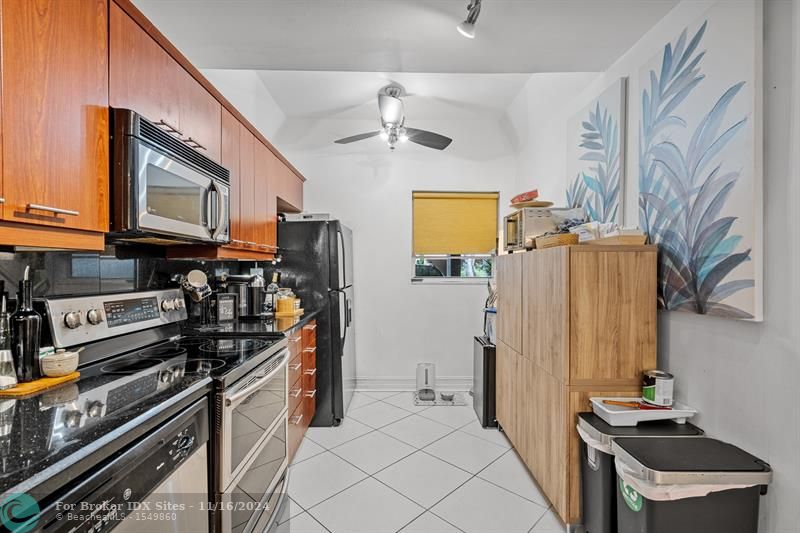 Image 11 of 55 For 3831 Estepona Ave  11-d-2