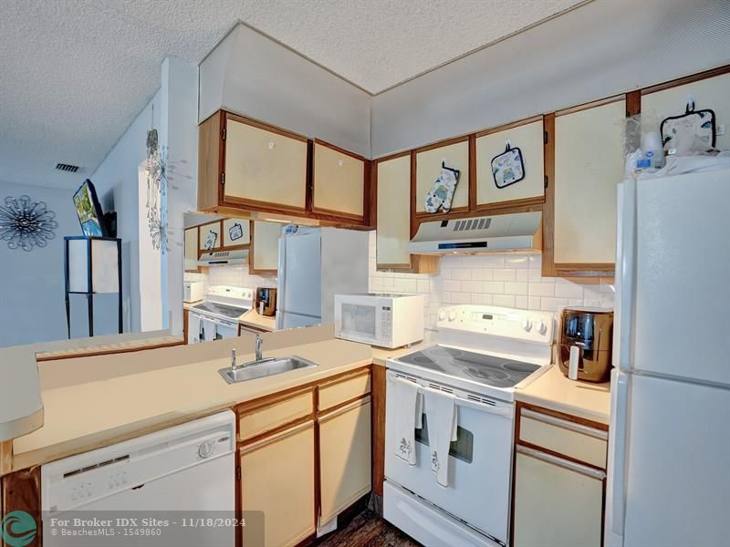 Image 15 of 16 For 2828 Coral Springs Dr  2828