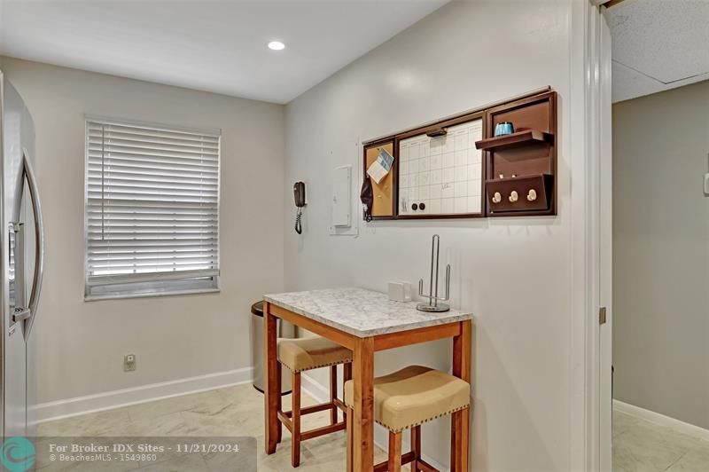 Image 17 of 43 For 3503 Oaks Way Unit 405  405