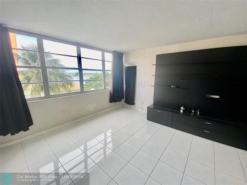 Image 3 of 5 For 1351 Miami Gardens Dr.  324e