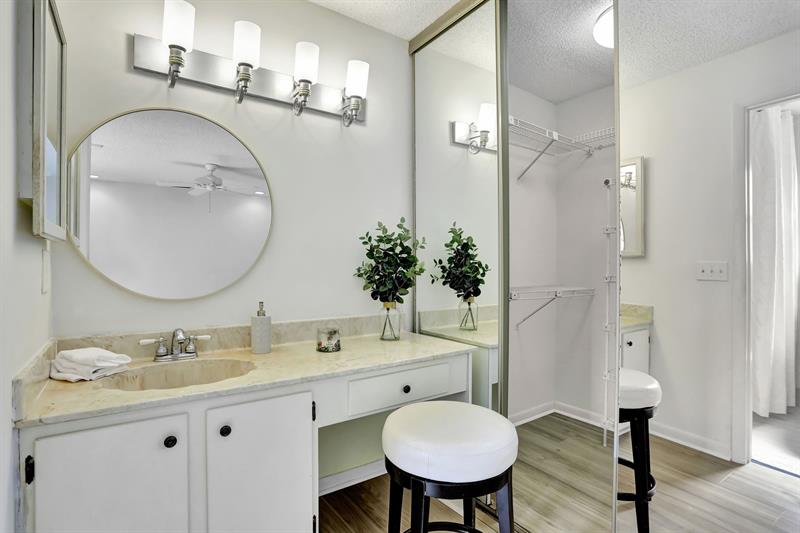 Image 11 of 53 For 2212 Seagrape Cir