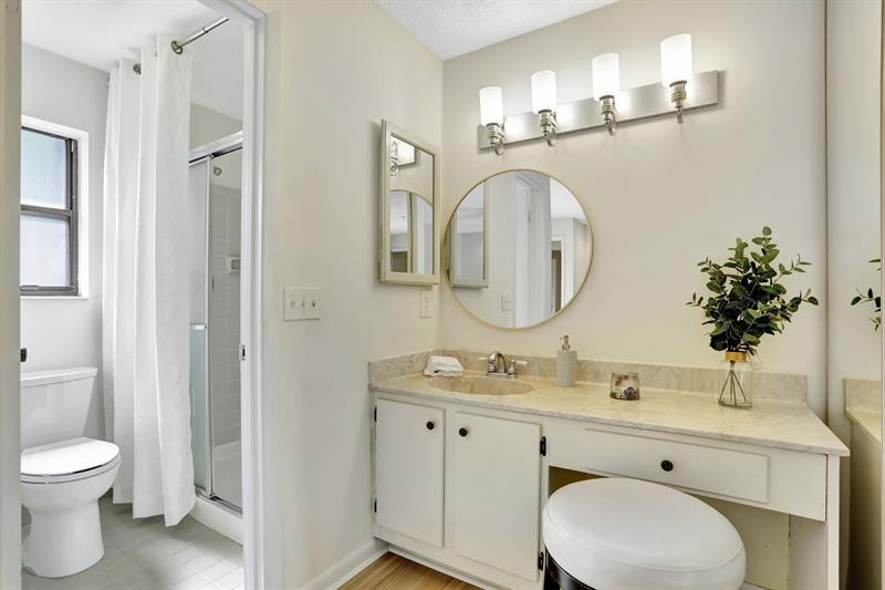 Image 12 of 53 For 2212 Seagrape Cir